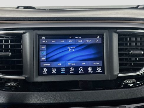 Used 2019 Chrysler Pacifica Touring-L FWD image 21
