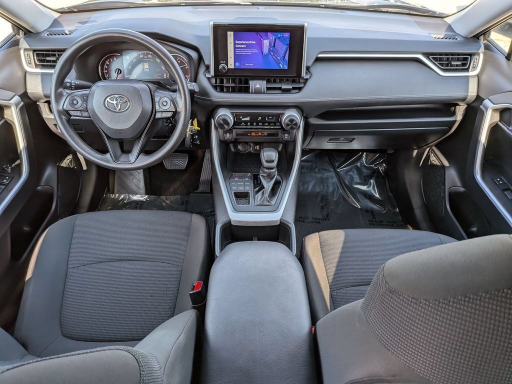 Used 2024 Toyota RAV4 LE AWD/4WD image 4