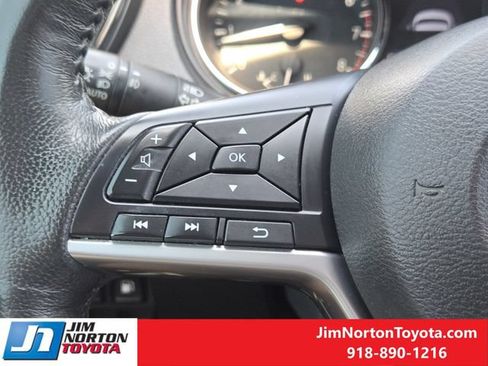 Used 2018 Nissan Rogue SV w/ Premium Package FWD image 29