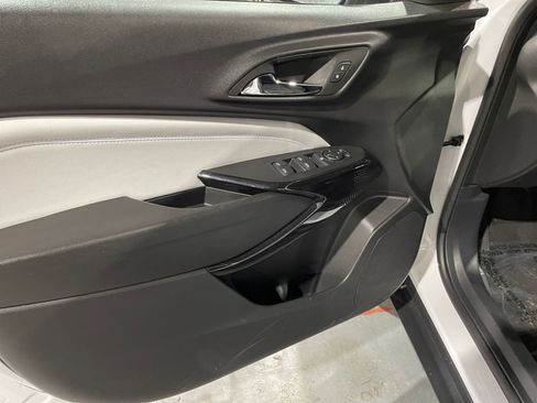 Used 2025 Chevrolet Trax LT w/ LT Convenience Package image 20