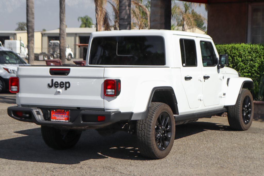 Used 2025 Jeep Gladiator Sport AWD/4WD image 9