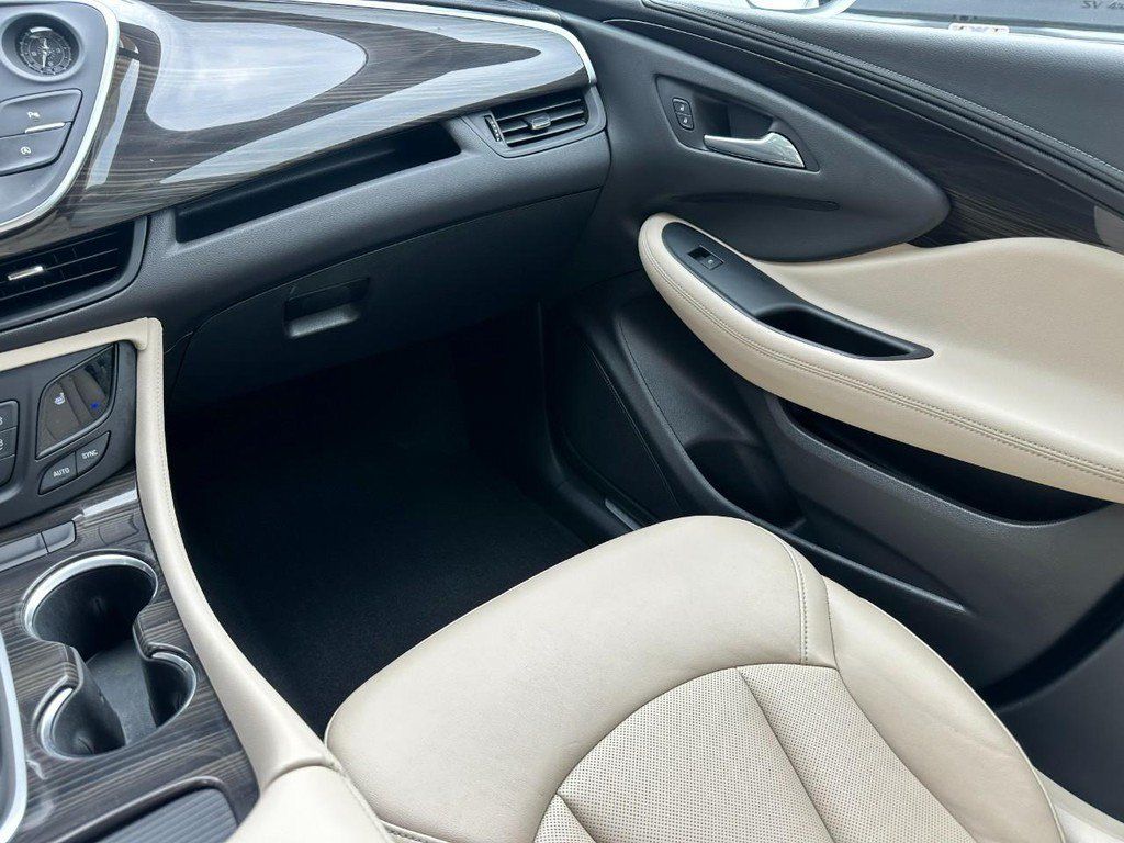 Used 2020 Buick Envision Essence FWD image 16