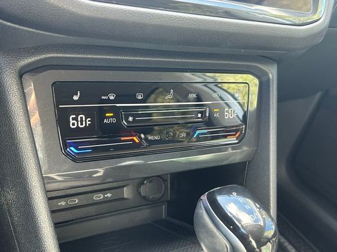 Used 2022 Volkswagen Tiguan SE image 55