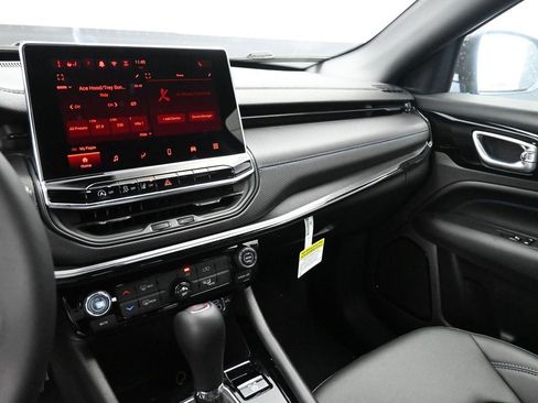 New 2026 Jeep Compass Latitude image 15