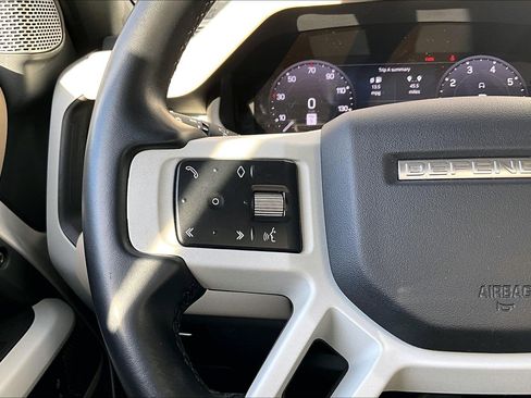 Used 2023 Land Rover Defender 130 SE image 18