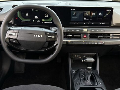 Used 2025 Kia K4 LXS image 9