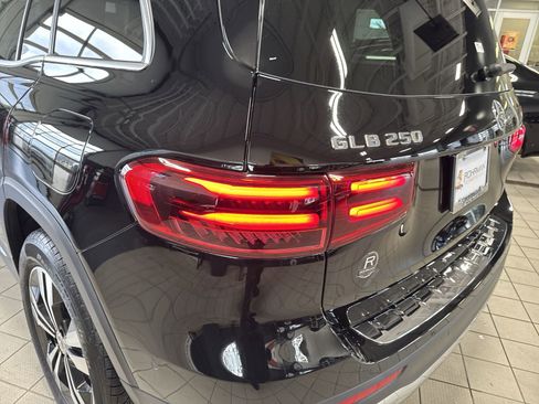 Used 2025 Mercedes-Benz GLB 250 image 35