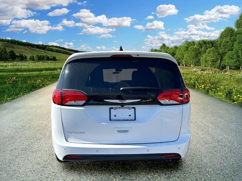 New 2026 Chrysler Voyager LX FWD image 5