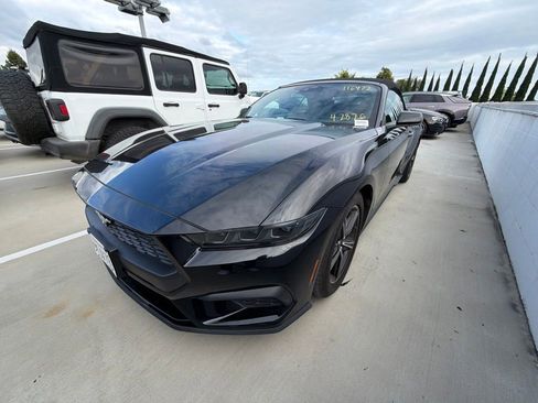 Used 2025 Ford Mustang Convertible RWD image 2