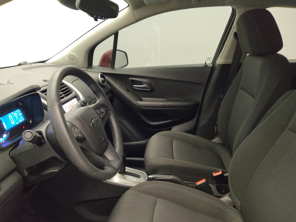 Used 2015 Chevrolet Trax LT w/ LT Sun and Sound Package FWD image 17