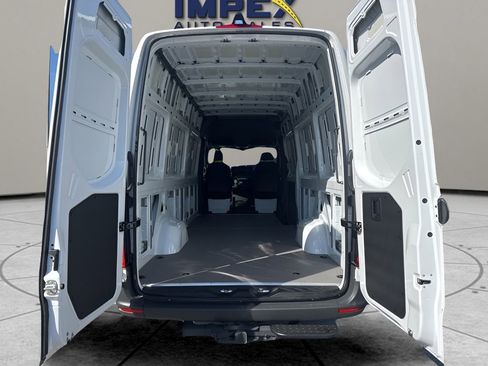 Used 2025 Mercedes-Benz Sprinter 2500 image 24