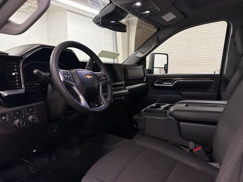 Used 2025 Chevrolet Silverado 2500 LT w/ Convenience Package AWD/4WD image 6
