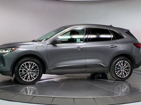 Used 2024 Ford Escape SE image 5