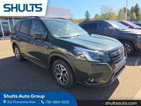 Used 2022 Subaru Forester Premium AWD/4WD image 1