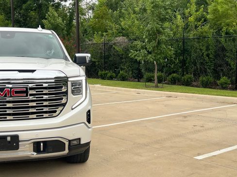 Used 2024 GMC Sierra 1500 Denali w/ Denali Reserve Package AWD/4WD image 3