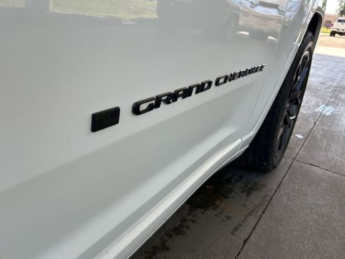 Used 2024 Jeep Grand Cherokee Summit AWD/4WD image 22