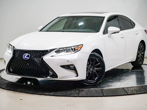 Used 2017 Lexus ES 300h w/ Luxury Package image 1