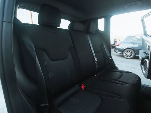 Used 2016 Jeep Renegade Latitude image 14