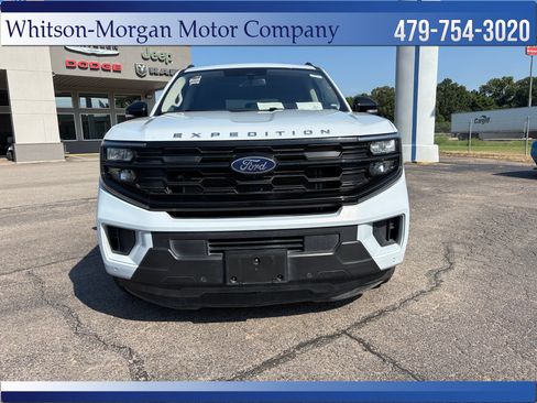 Used 2025 Ford Expedition Max Active AWD/4WD image 2
