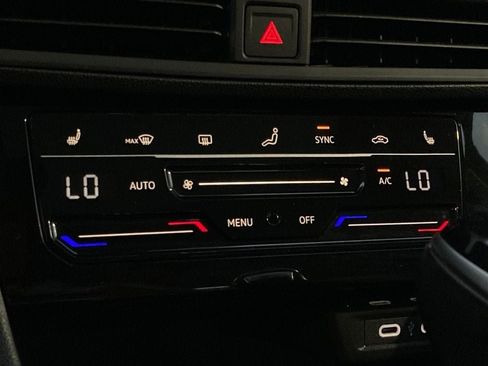 Used 2025 Volkswagen Jetta SE FWD image 23