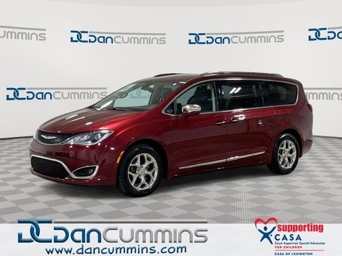 Used 2018 Chrysler Pacifica Limited image 1