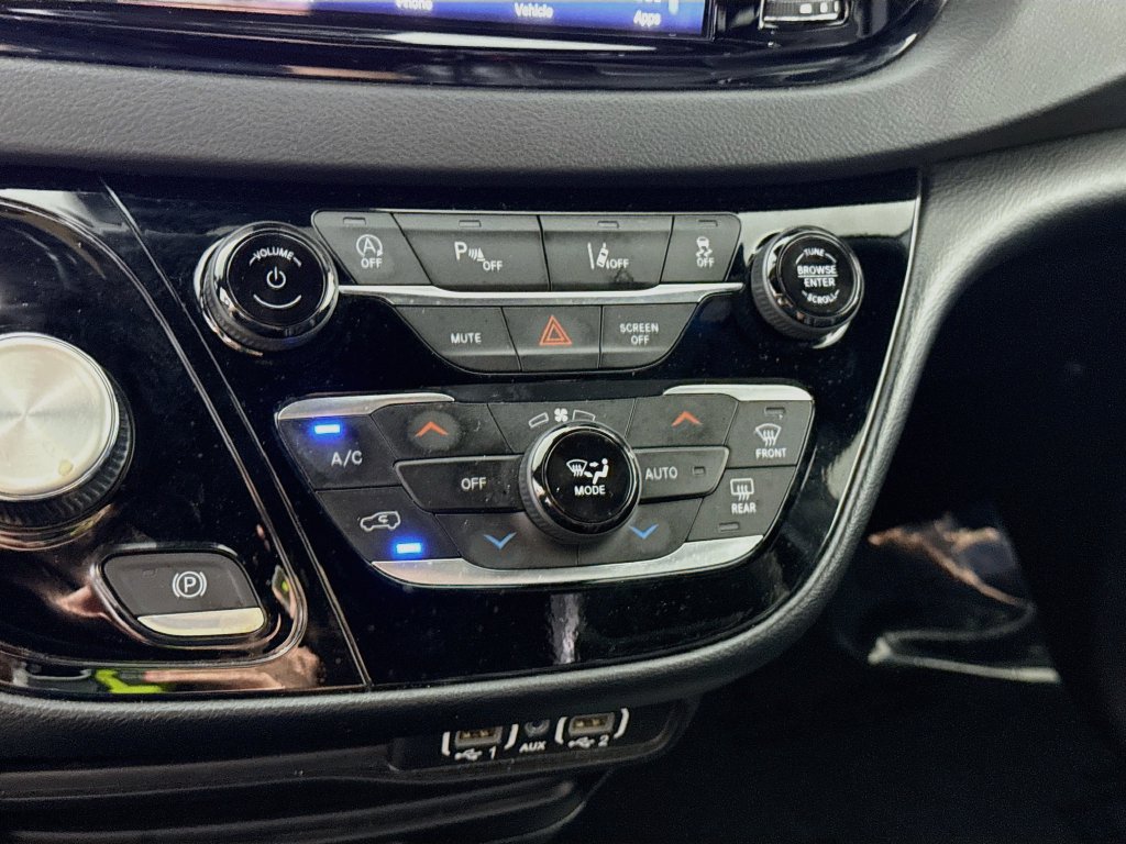 Used 2025 Chrysler Pacifica Select FWD image 8
