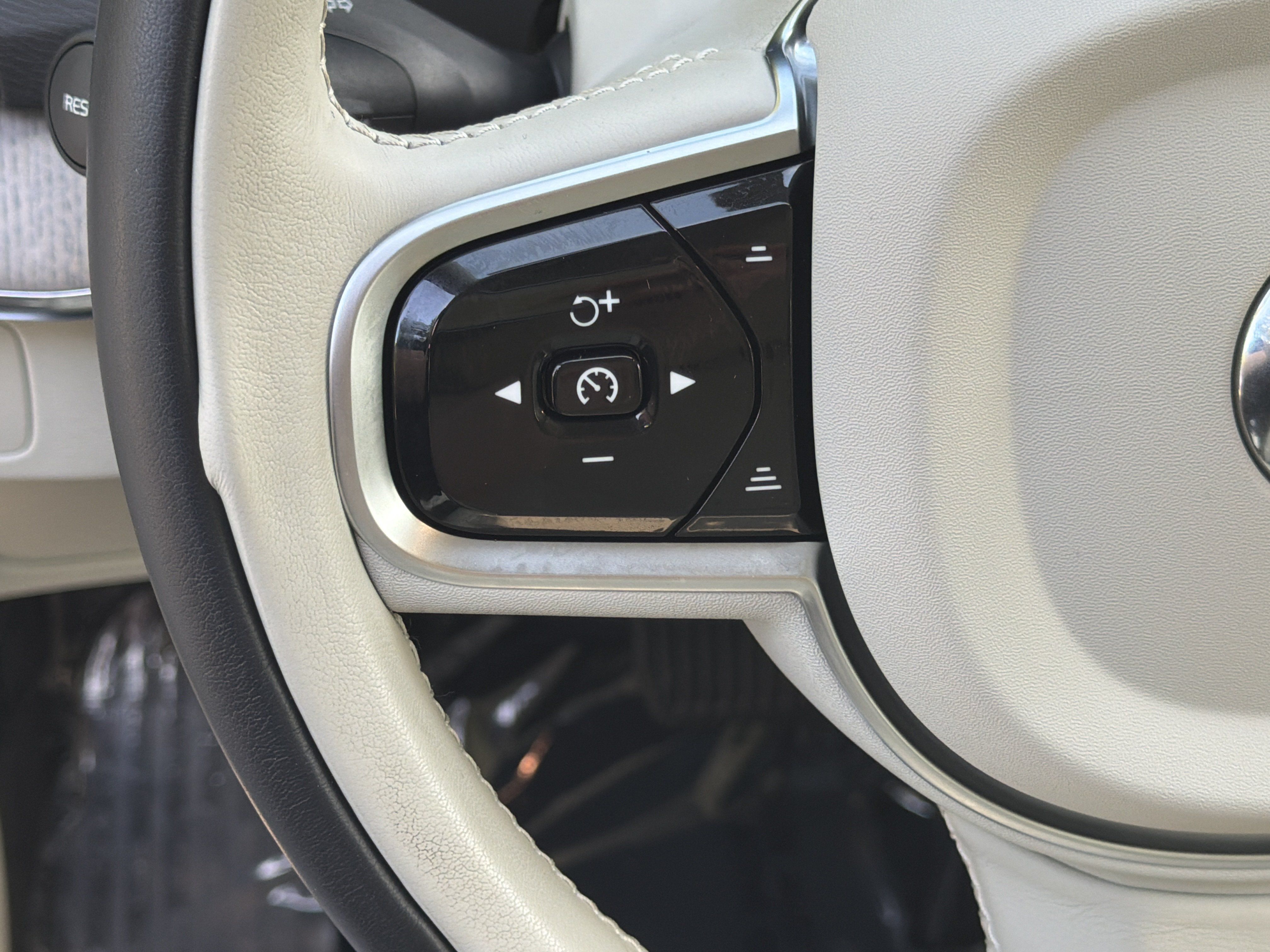 Certified 2024 Volvo XC90 T8 Plus w/ Protection Package AWD/4WD image 55