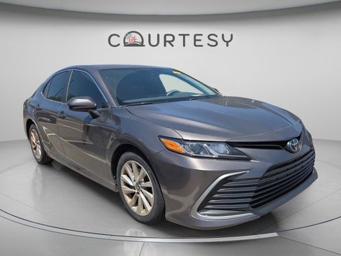 Certified 2023 Toyota Camry LE image 3