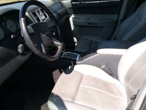 Used 2006 Chrysler 300 Touring RWD image 25