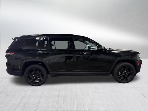 Used 2025 Jeep Grand Cherokee L Limited w/ Black Appearance Package AWD/4WD image 8
