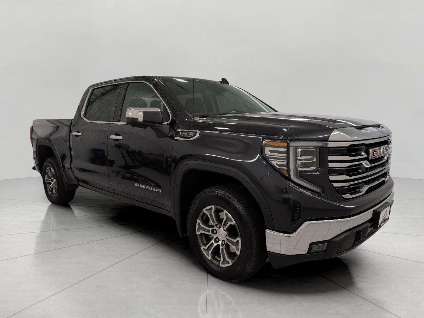 Used 2026 GMC Sierra 1500 SLT AWD/4WD image 1