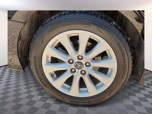 Used 2018 Toyota Camry LE FWD image 5