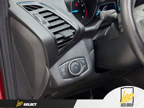 Used 2019 Ford Escape Titanium image 10