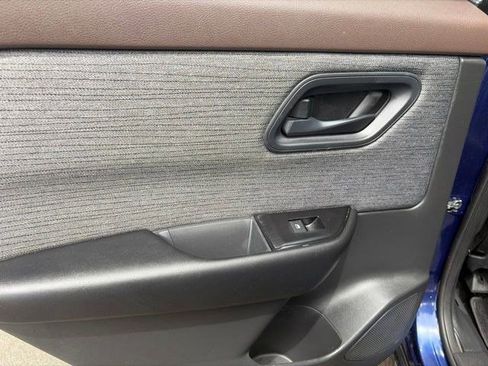 Used 2023 Nissan Rogue S FWD image 29