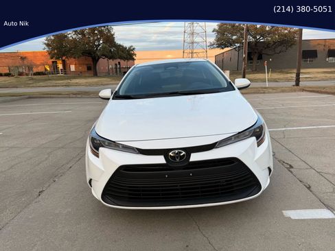 Used 2025 Toyota Corolla LE FWD image 7