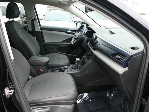 Used 2023 Volkswagen Taos SE w/ Panoramic Sunroof Package AWD/4WD image 28