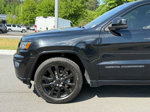 Used 2020 Jeep Grand Cherokee Altitude RWD image 11