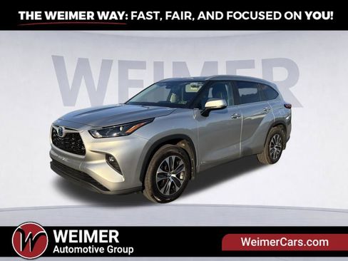Used 2023 Toyota Highlander XLE AWD/4WD image 1