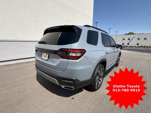 Used 2024 Honda Pilot Elite image 3