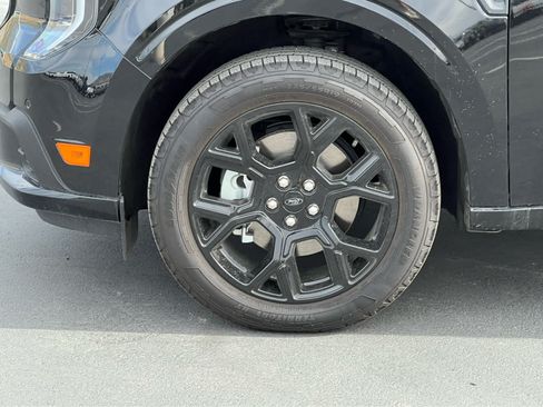 Used 2025 Ford Maverick Lobo AWD/4WD image 21