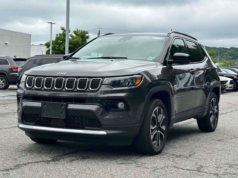Used 2023 Jeep Compass Limited w/ Sun and Sound Group AWD/4WD image 2
