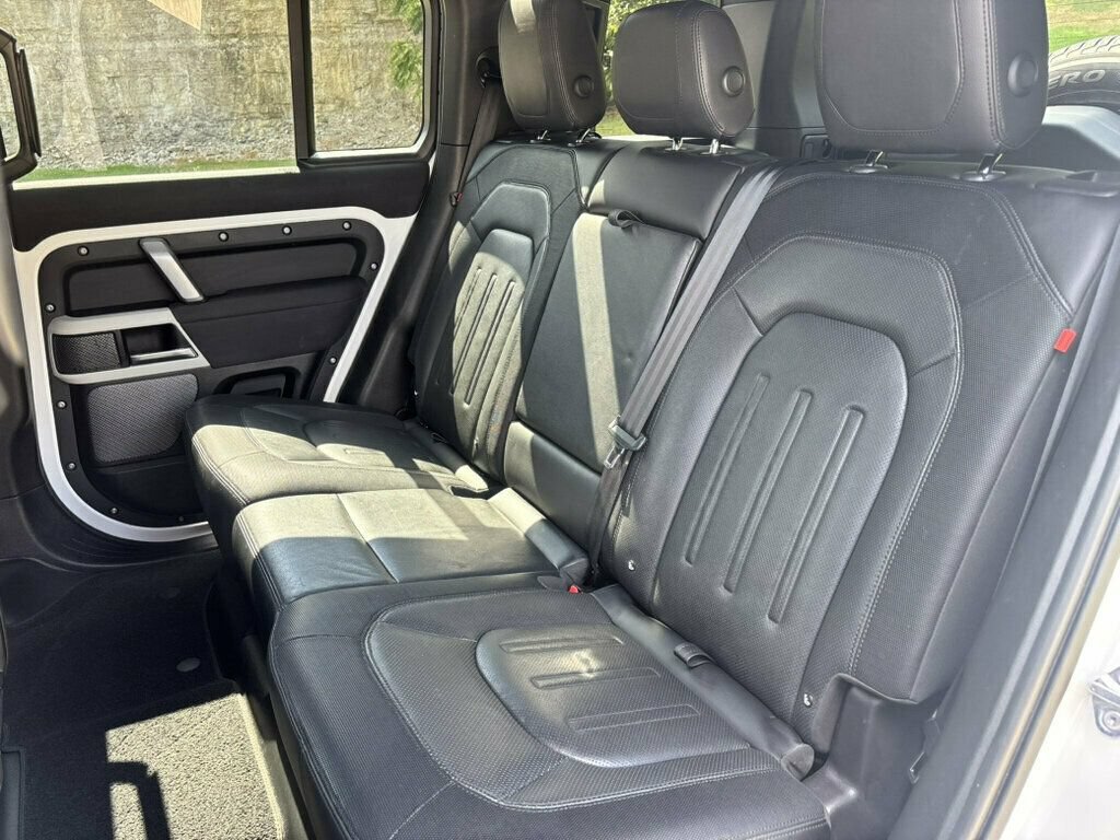 Used 2022 Land Rover Defender 110 X-Dynamic SE AWD/4WD image 17