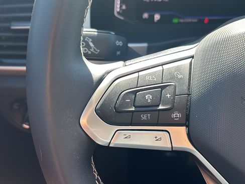 Used 2023 Volkswagen Atlas SE w/ Panoramic Sunroof Package FWD image 24