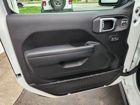 Used 2024 Jeep Wrangler Unlimited AWD/4WD image 24