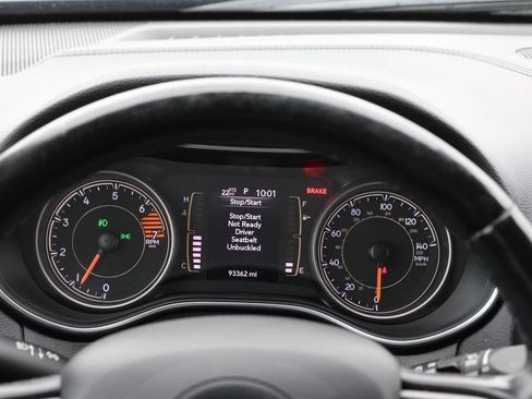 Used 2019 Jeep Cherokee Latitude Plus w/ Cold Weather Group AWD/4WD image 19