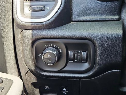 Used 2019 RAM 1500 Big Horn RWD image 10