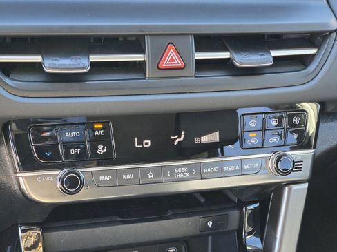 Certified 2025 Kia Seltos EX image 21