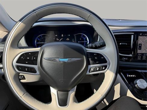 Used 2018 Chrysler Pacifica Limited w/ Advanced Safetytec Group FWD image 47