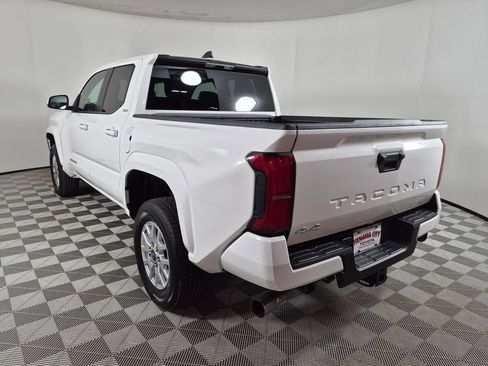 Used 2025 Toyota Tacoma SR5 AWD/4WD image 5