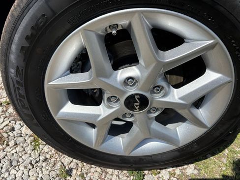 Used 2025 Kia Soul LX w/ LX Technology Package FWD image 29